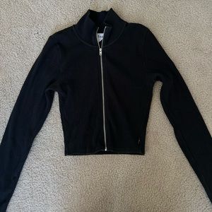 Aritzia black long sleeve zip up top (TNA)